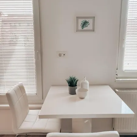 Sanya * Lublaň